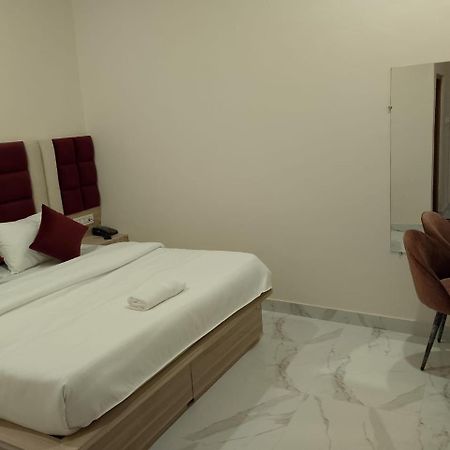 Hotel Lr Delite Inn Mathura Exterior photo