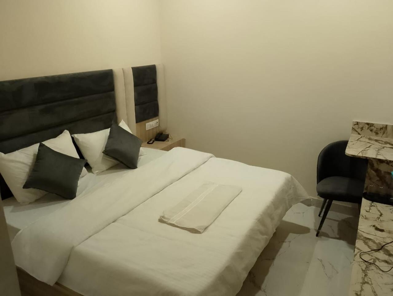 Hotel Lr Delite Inn Mathura Exterior photo