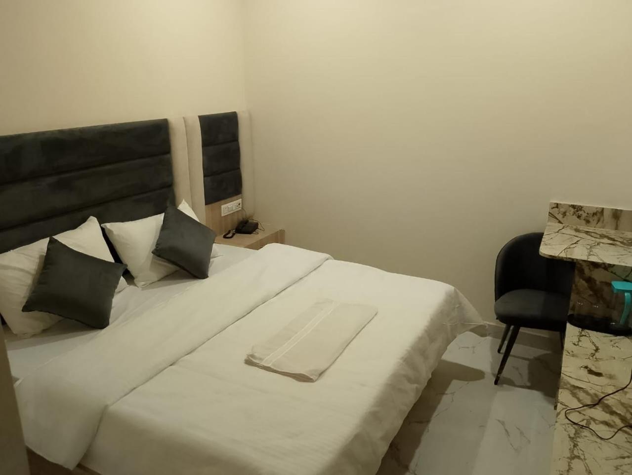 Hotel Lr Delite Inn Mathura Exterior photo